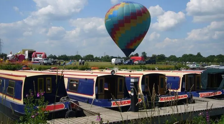 Luxury Canal Boats to hire