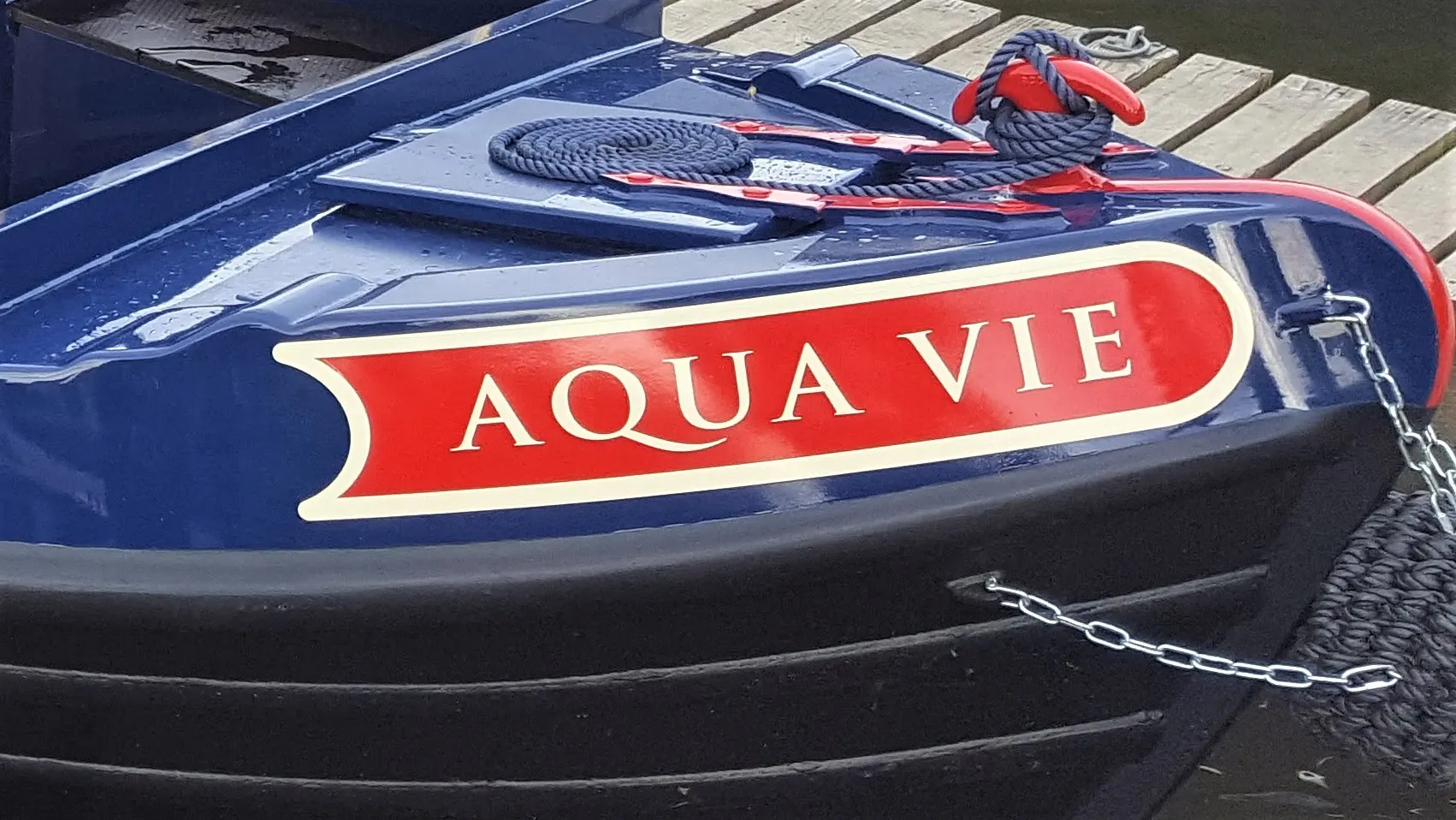 Aqua Vie narrowboat holidays