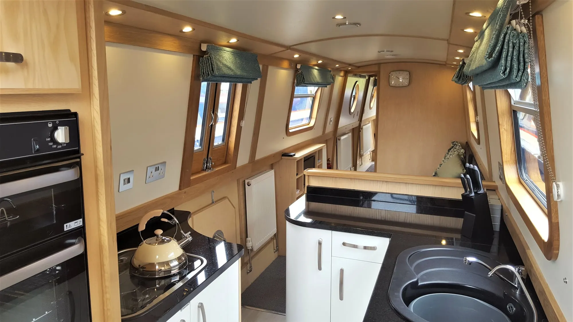 Aqua Vie luxury canal boat hire