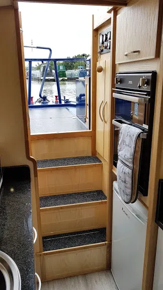 narrowboat hire