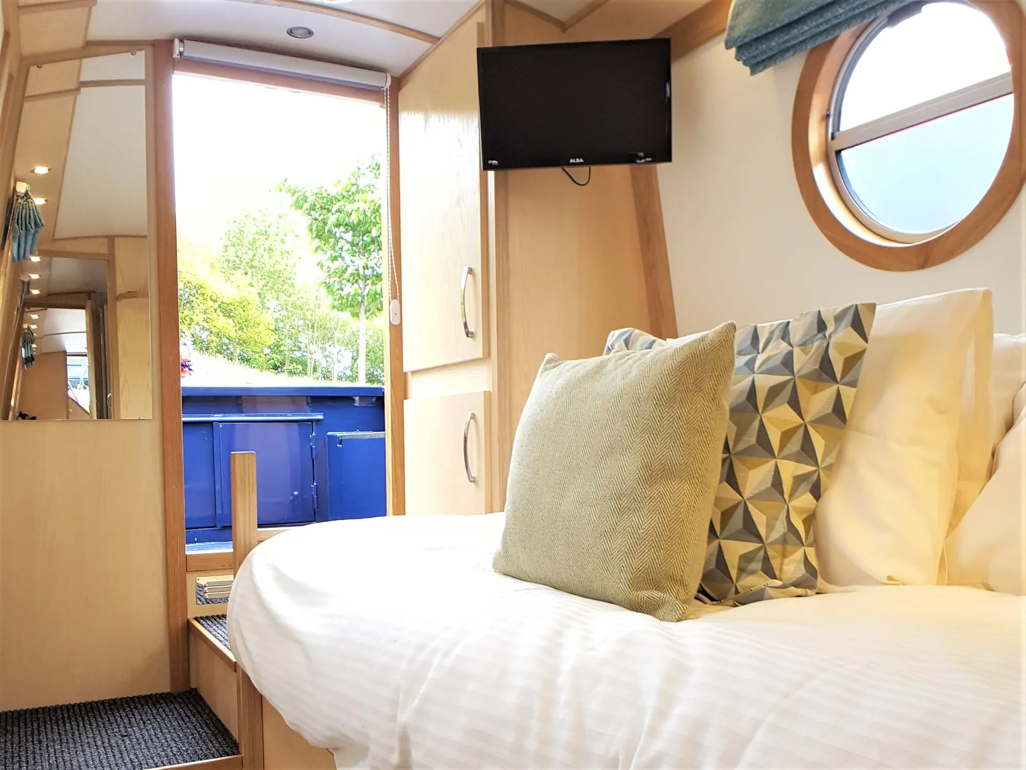 Luxury canal boat holidays 2019