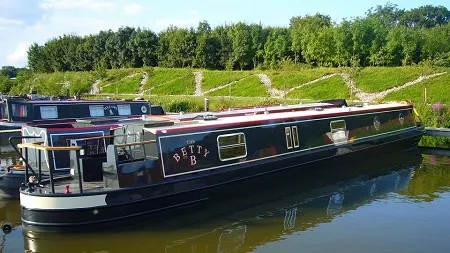 Read the press review: No. 12: THE BETTY B (2012) Reviewed by: Waterways World Magazine