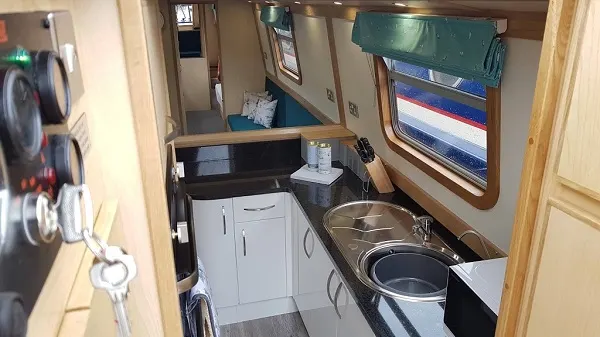 narrowboat hire