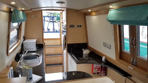 narrowboat hire