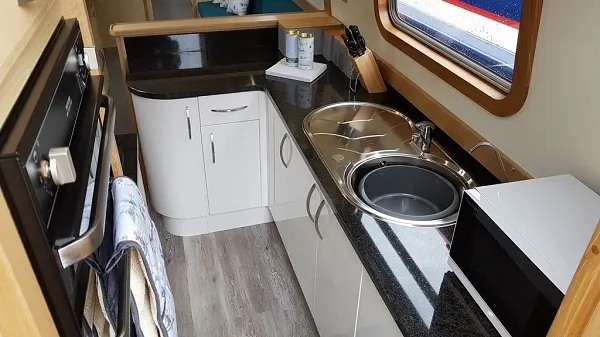 narrowboat hire