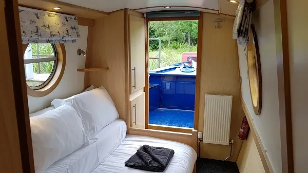 narrowboat builders
