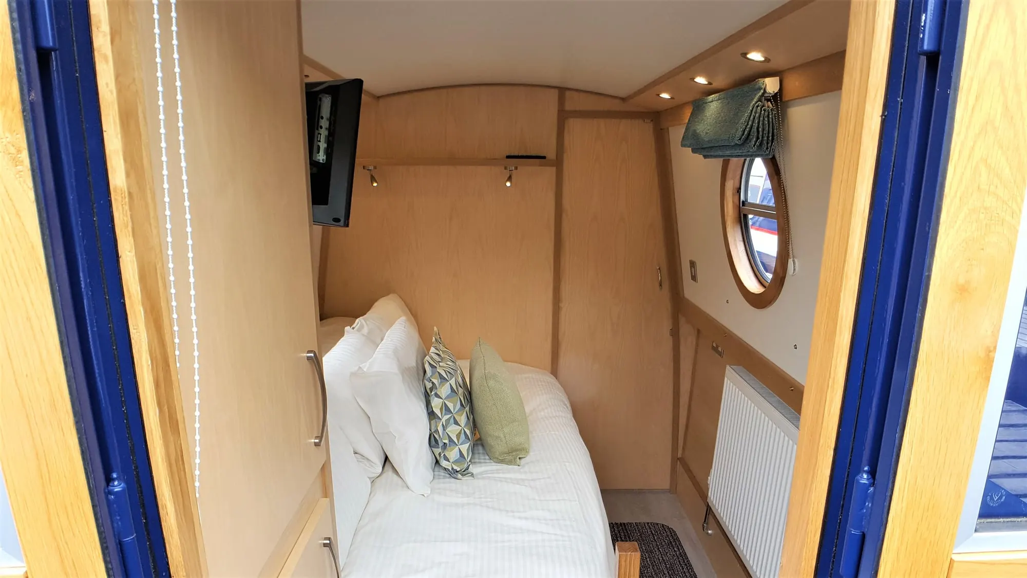 Aqua Vie luxury canal boat holidays