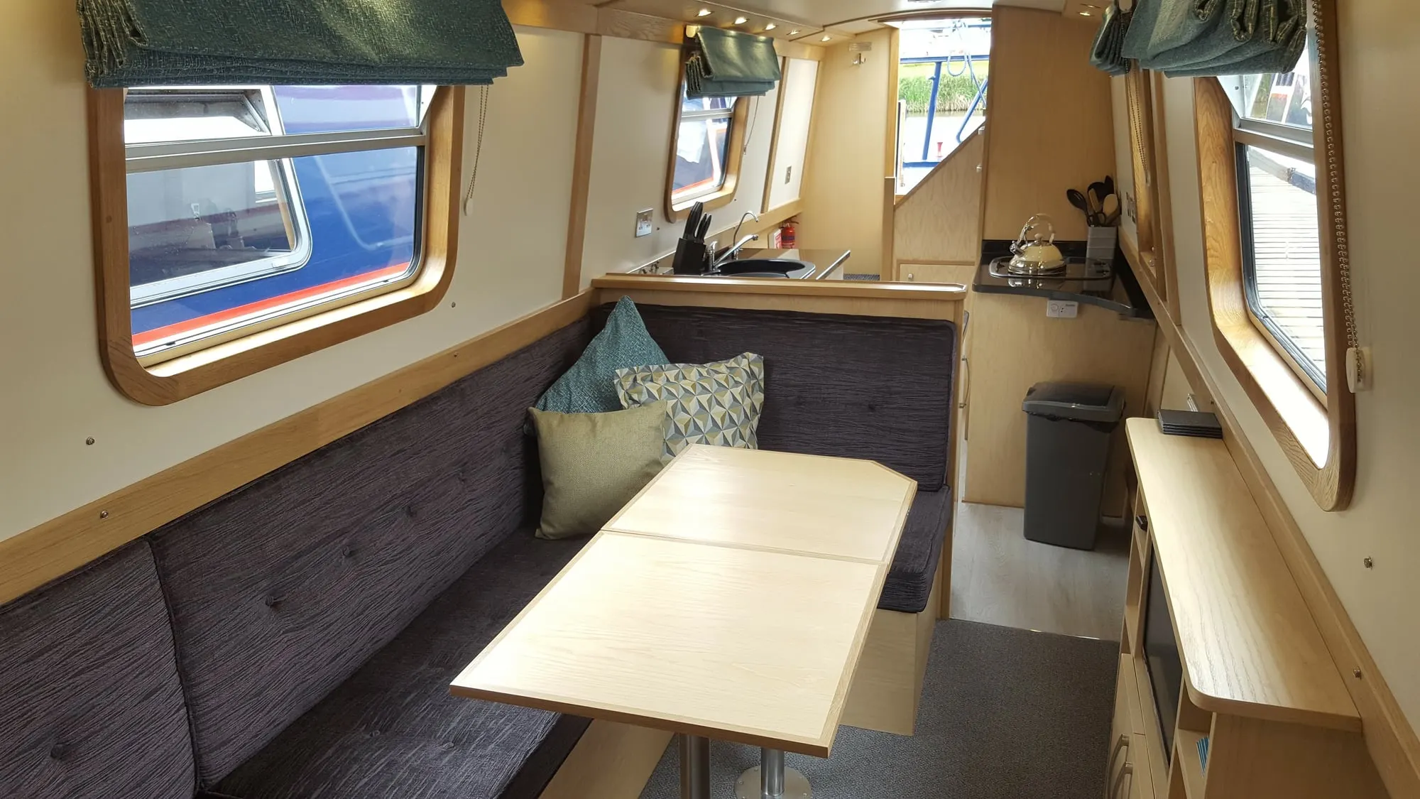 Aqua Vie luxury narrowboat hire