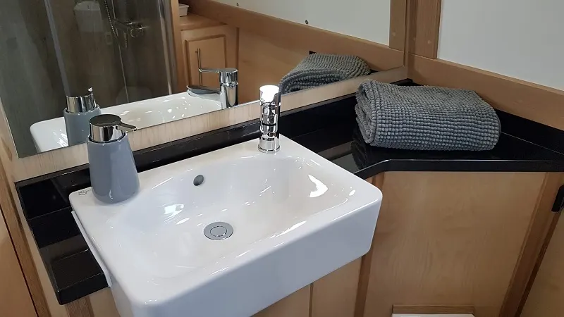 narrowboat builders