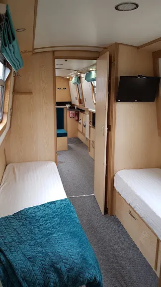 narrowboat hire