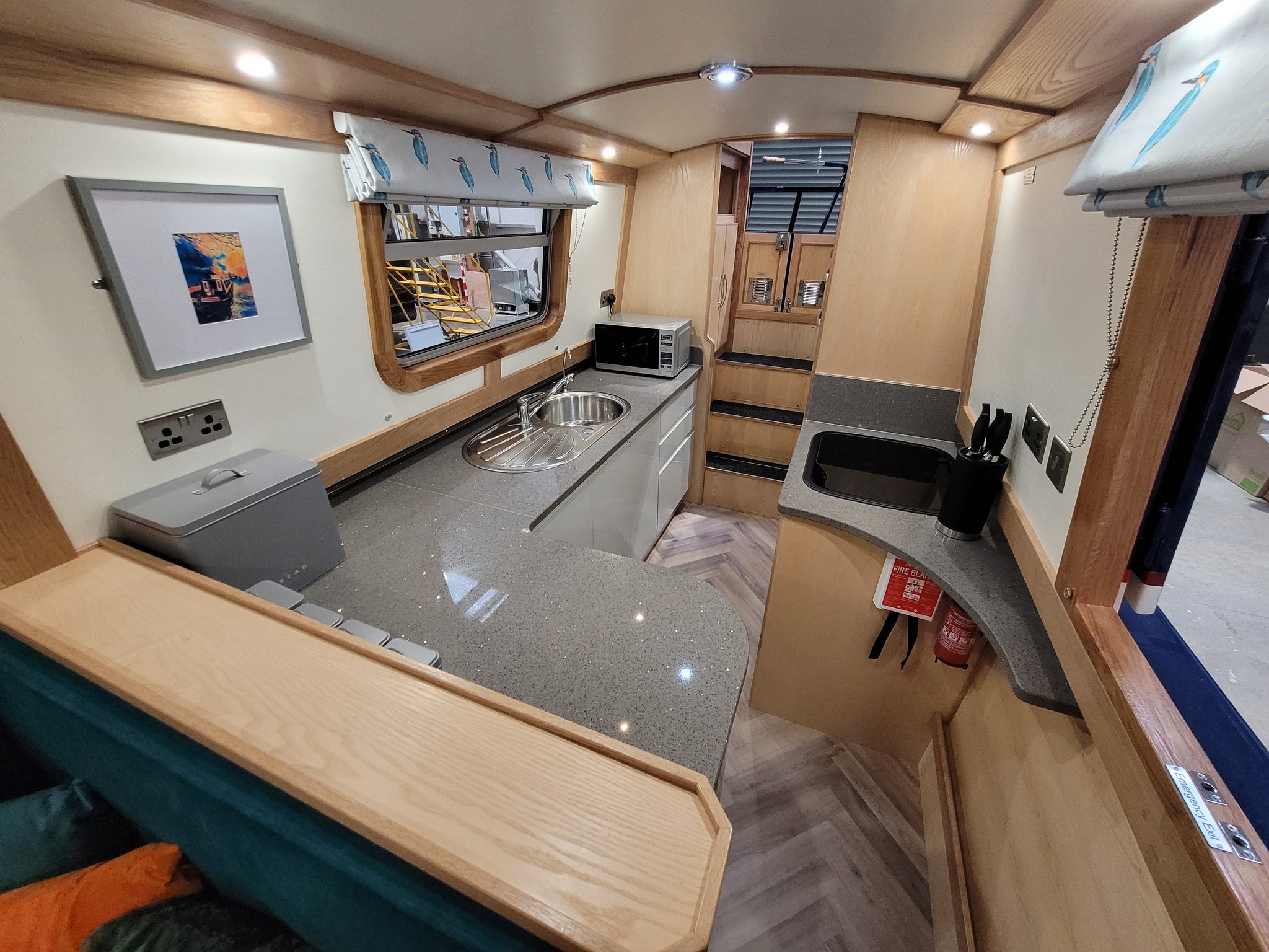 Narrowboat Aqua Spirit, galley
